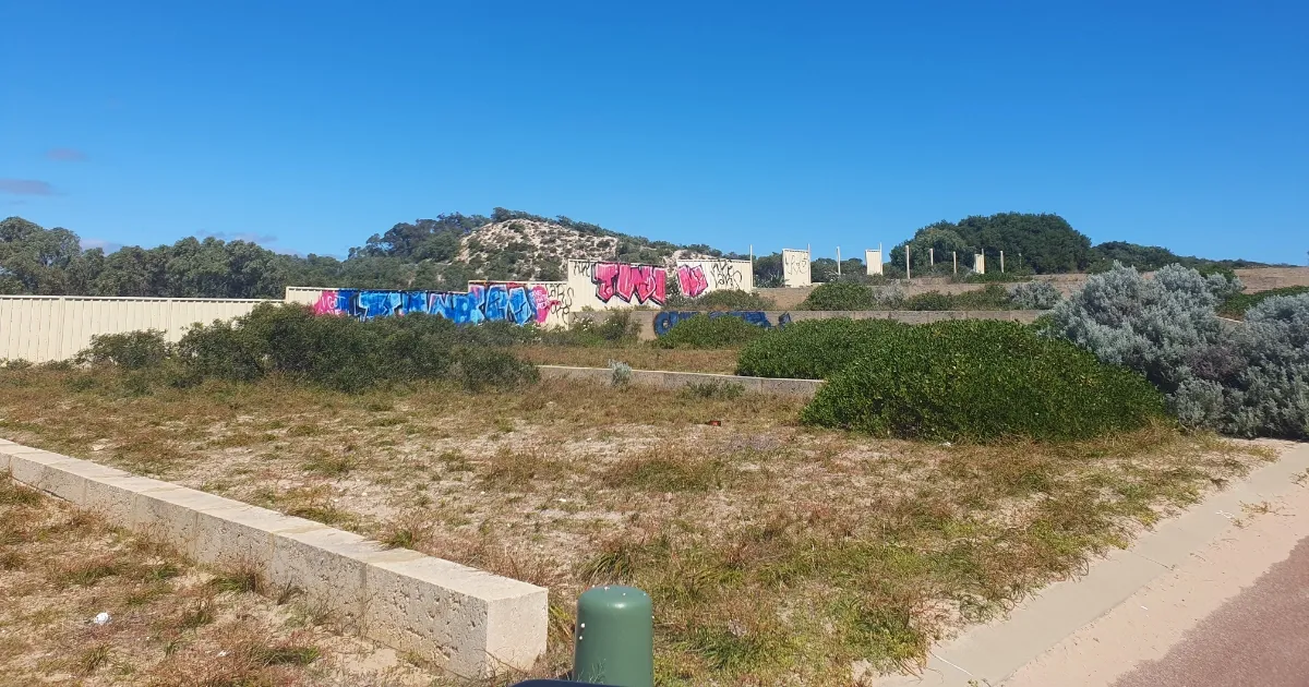 Graffitti on wall in Melros