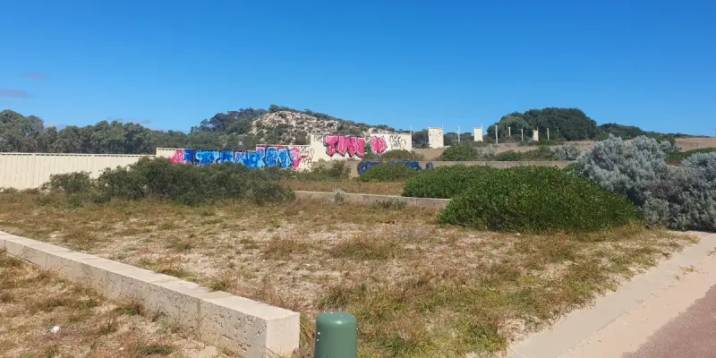 Graffitti on wall in Melros