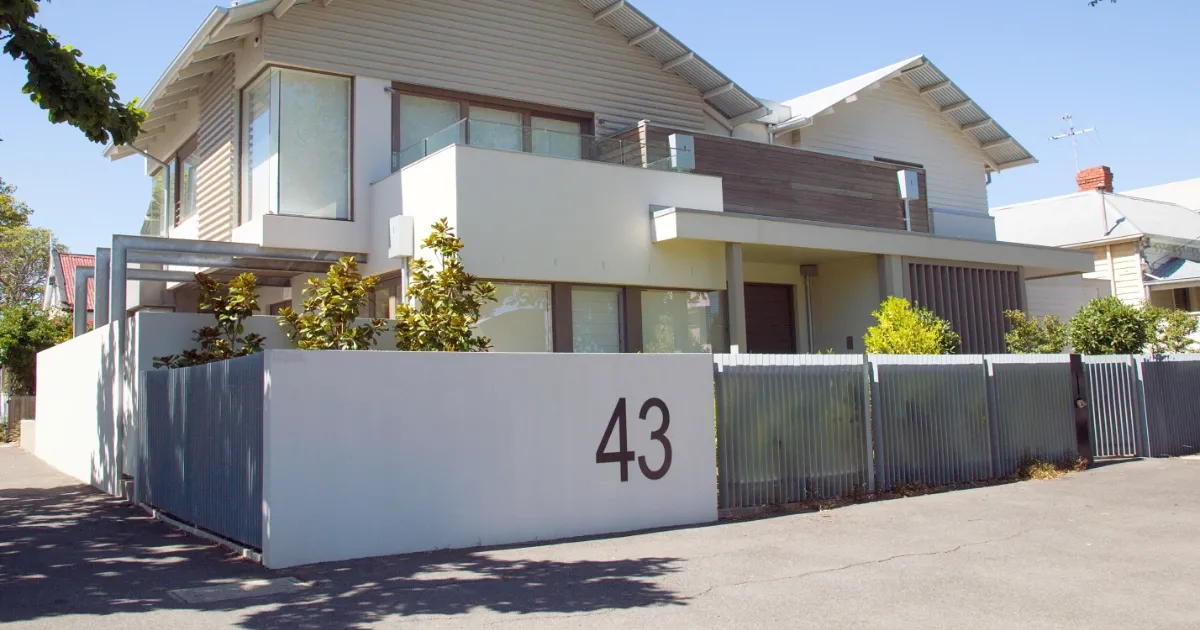 The Dawesy Hub - The Importance of Making House Numbers Visible