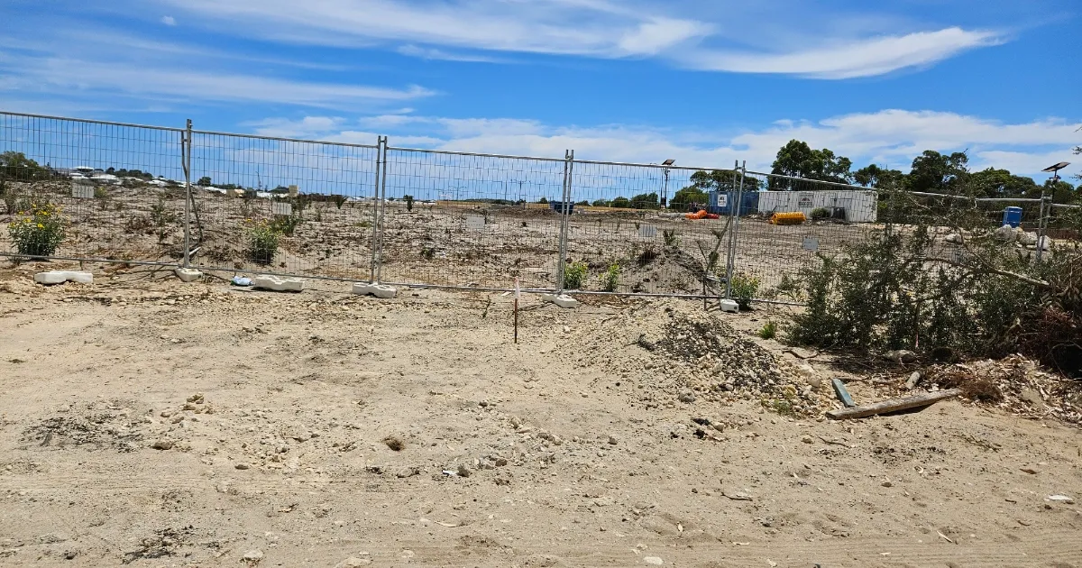 Addressing the Dust Problem at Melros Beach